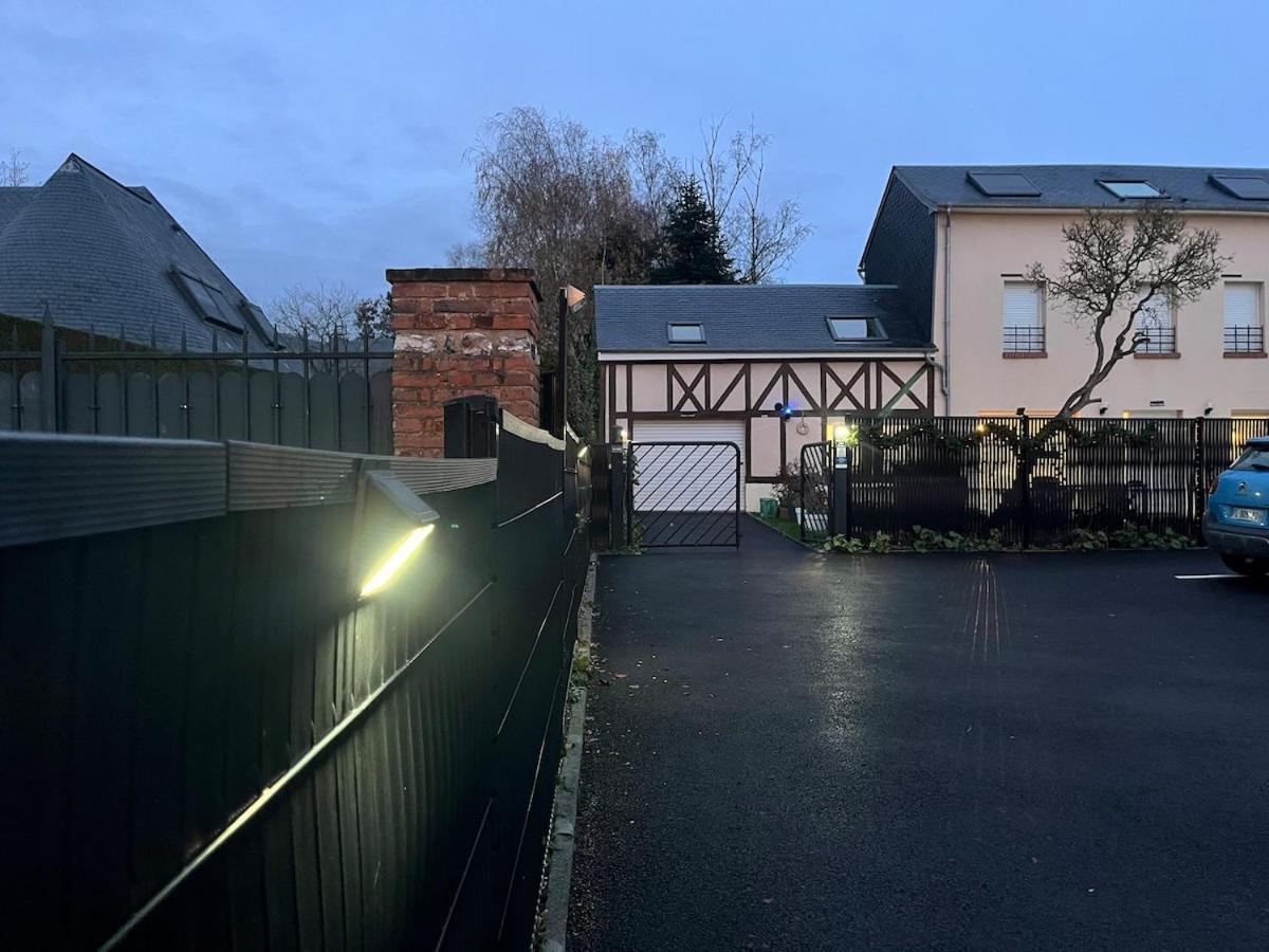 Gite 8 Personnes -4 Chambres-Parking Prive-Jardin-Rouen Est-Belbeuf ภายนอก รูปภาพ